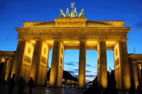 Chanukka-Leuchter am Brandenburger Tor erneut eingeweiht